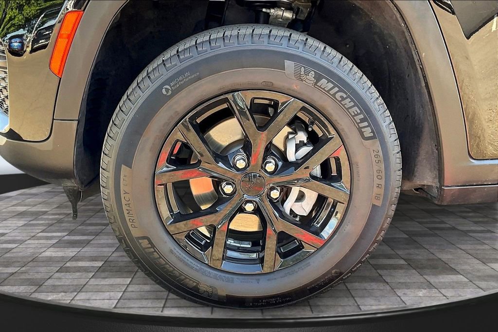 Used 2025 Jeep Grand Cherokee Altitude AWD/4WD image 32