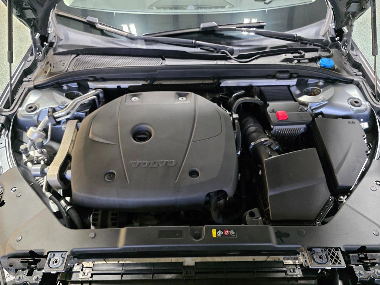 Used 2021 Volvo S60 T5 Momentum w/ Premium Package image 41