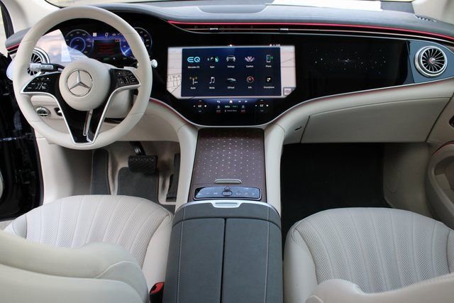 Used 2023 Mercedes-Benz EQS 580 4MATIC SUV image 32