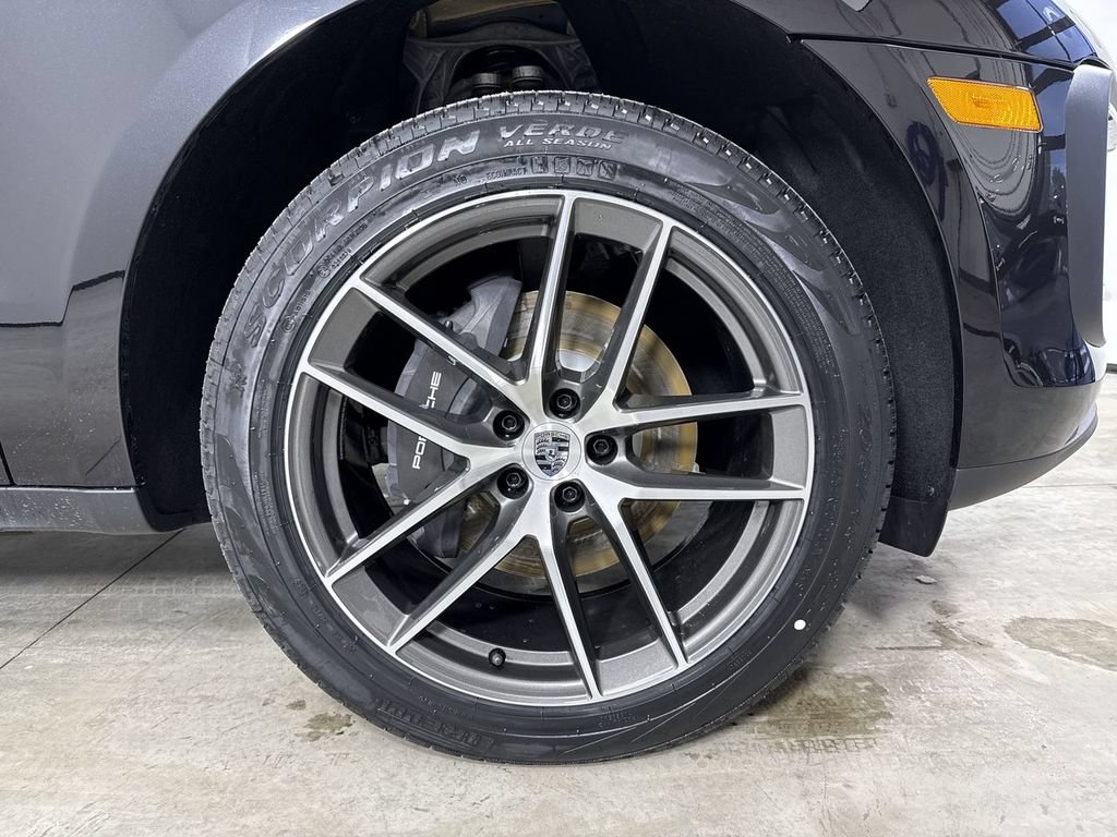 New 2026 Porsche Macan AWD/4WD image 15