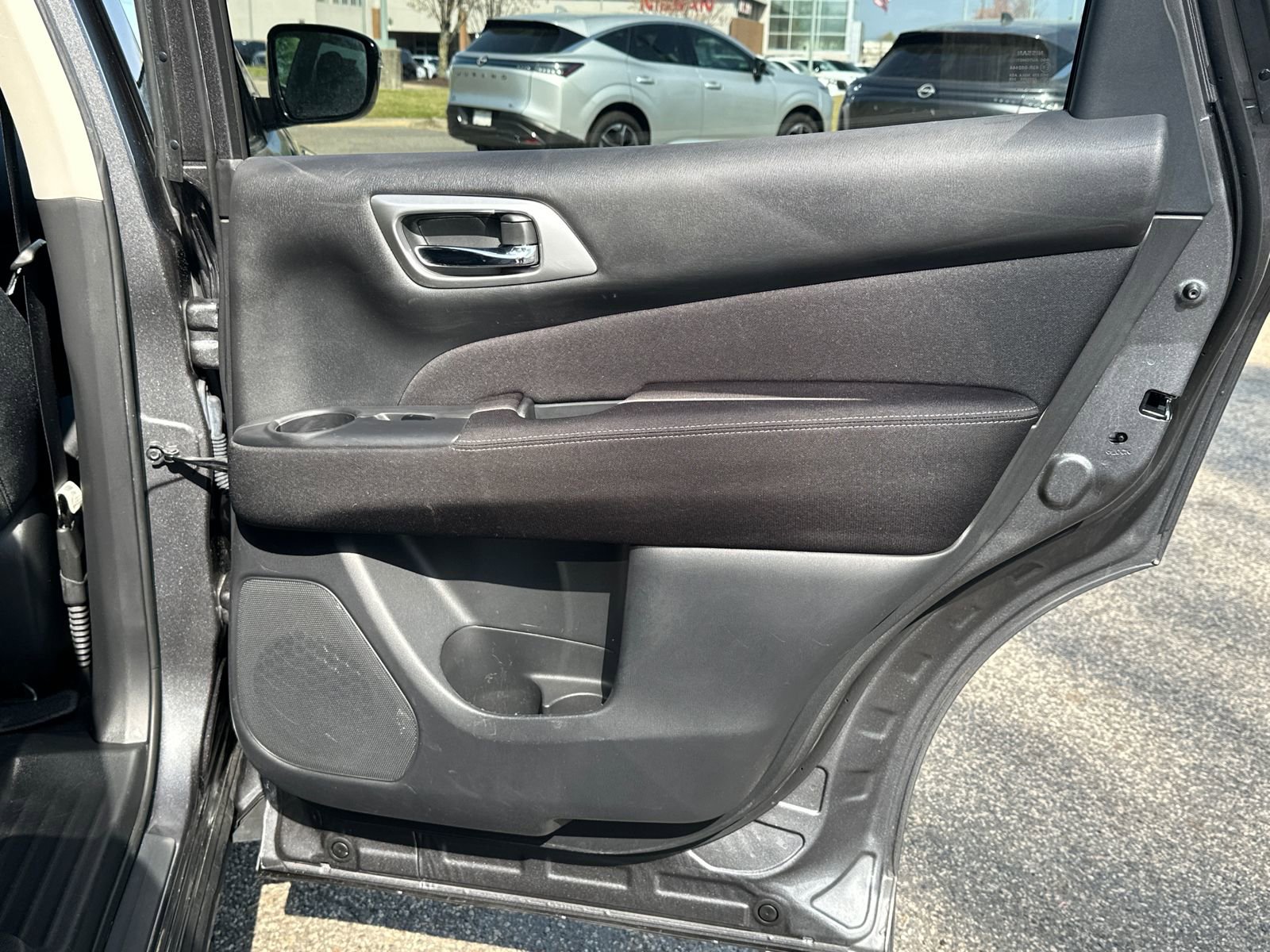 Used 2017 Nissan Pathfinder SV w/ SV Tech Package image 15