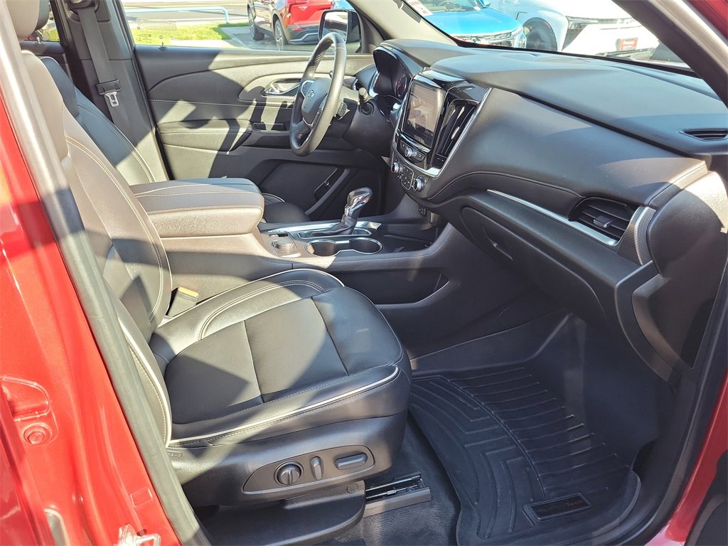 Certified 2022 Chevrolet Traverse Premier w/ Redline Edition image 18