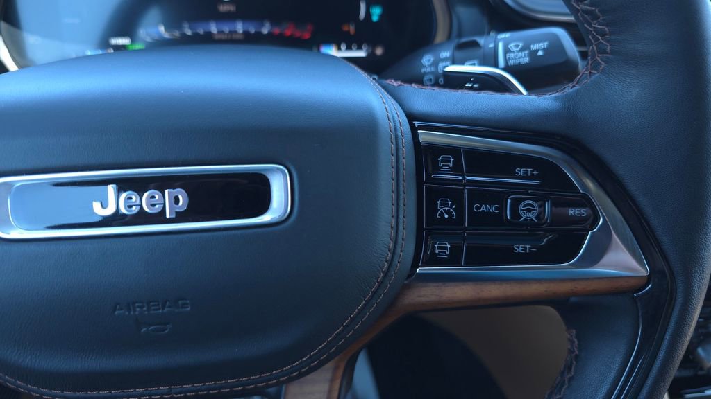 Used 2023 Jeep Grand Cherokee Summit AWD/4WD image 29