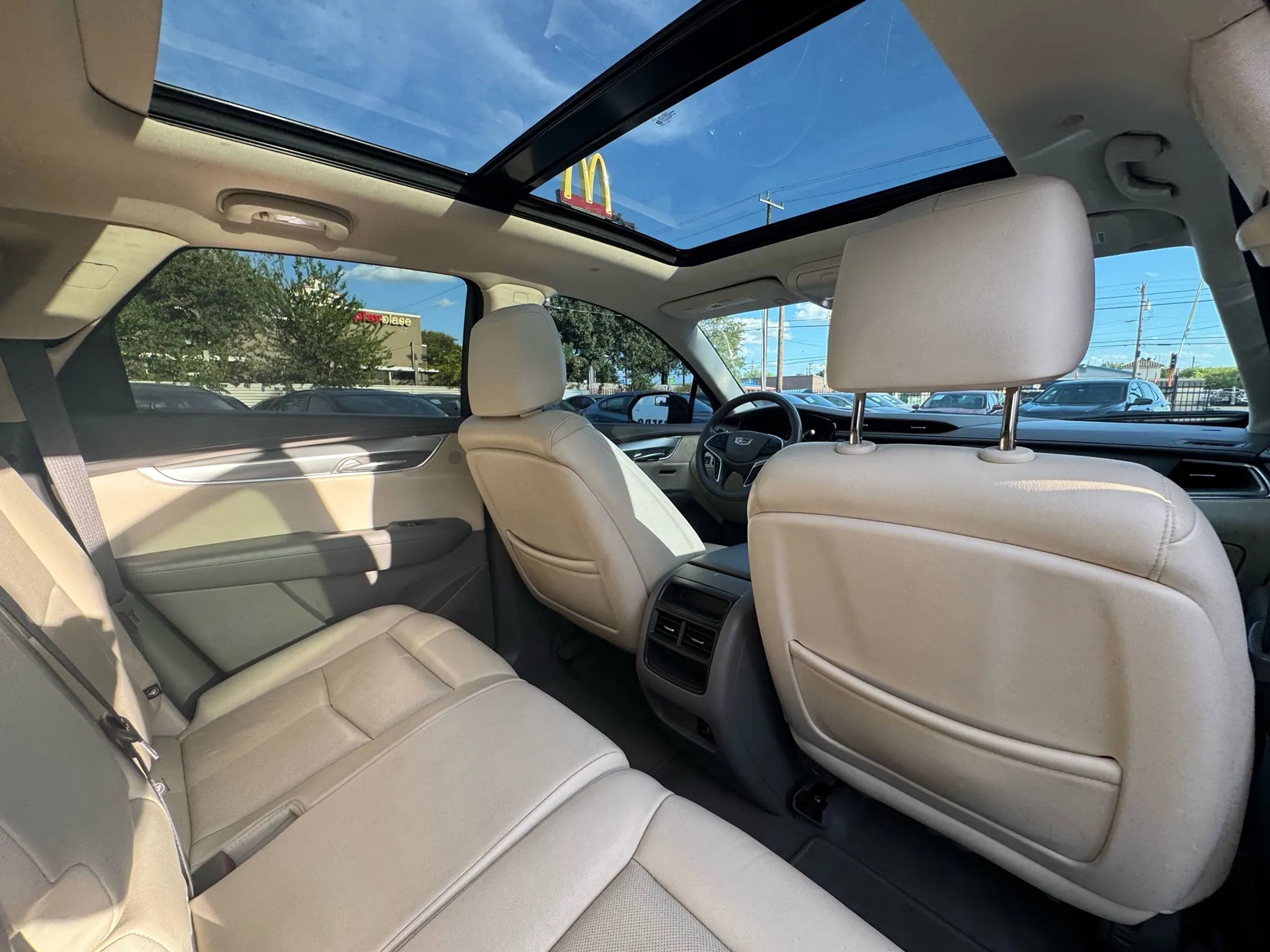 Used 2018 Cadillac XT5 Luxury w/ Driver Awareness Package image 13