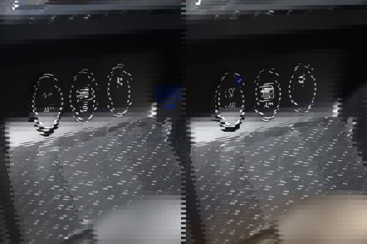 Used 2024 Genesis G70 3.3T Advanced image 35