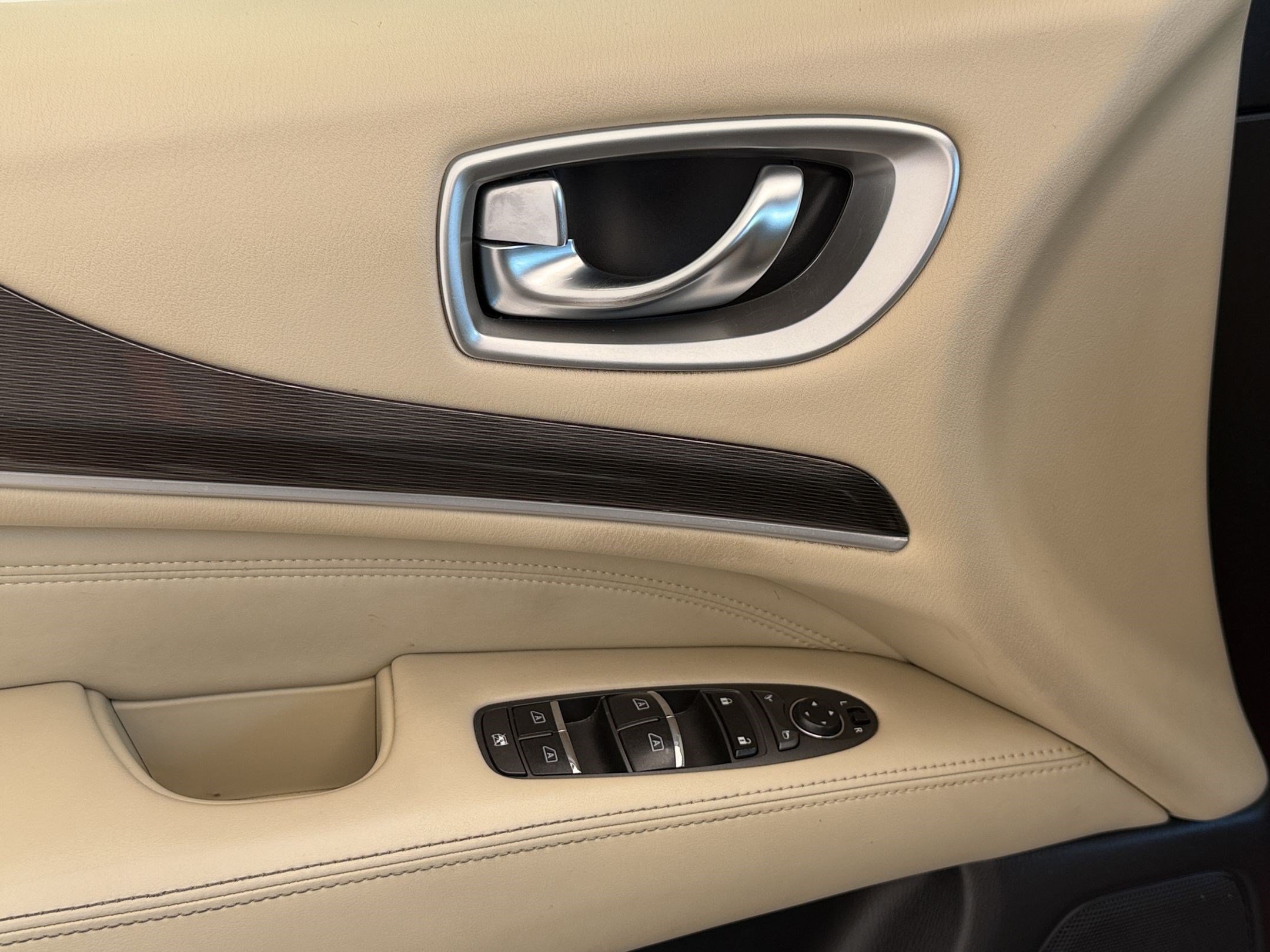 Used 2017 INFINITI QX60 Luxe AWD/4WD image 14