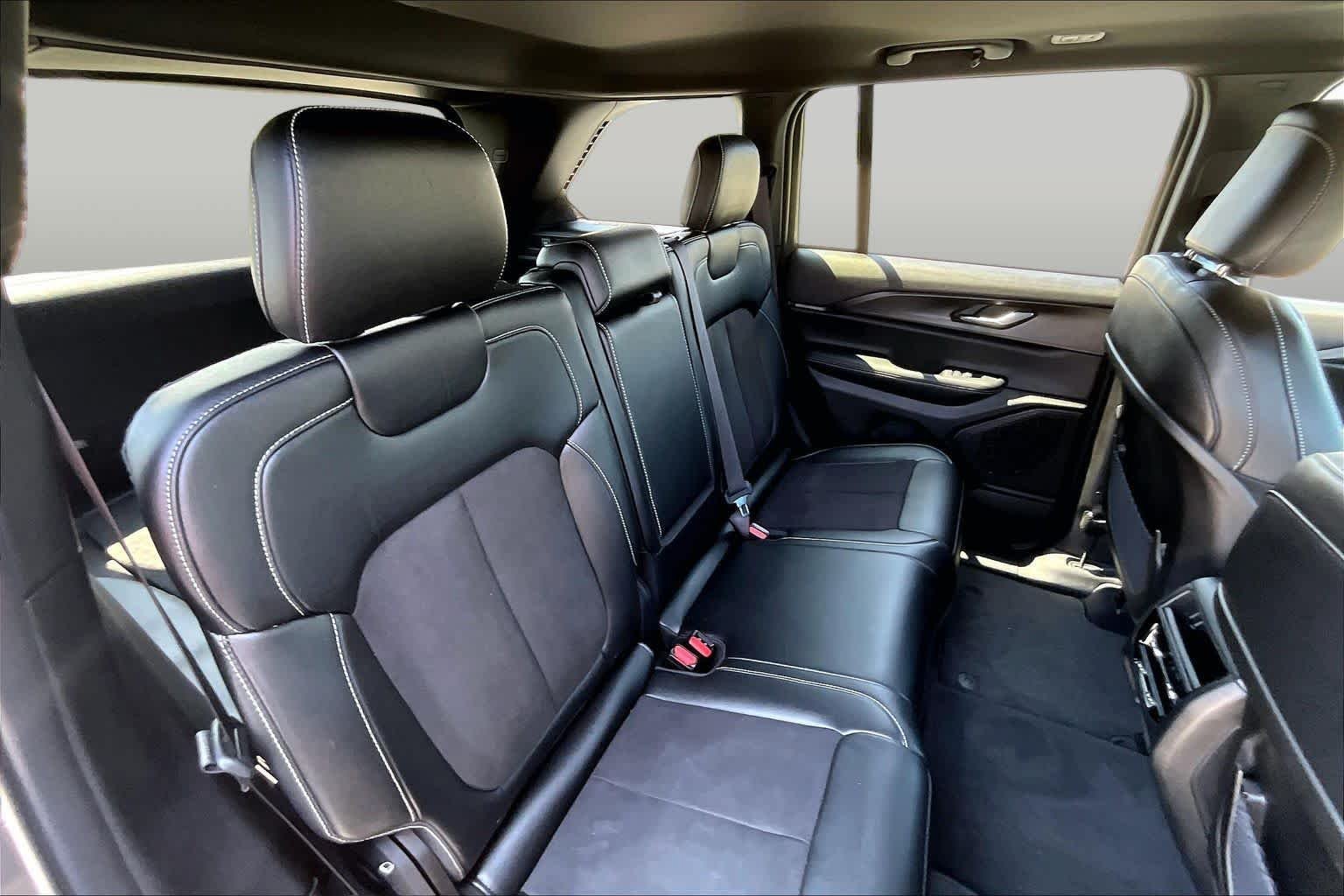 Used 2023 Jeep Grand Cherokee Altitude AWD/4WD image 20