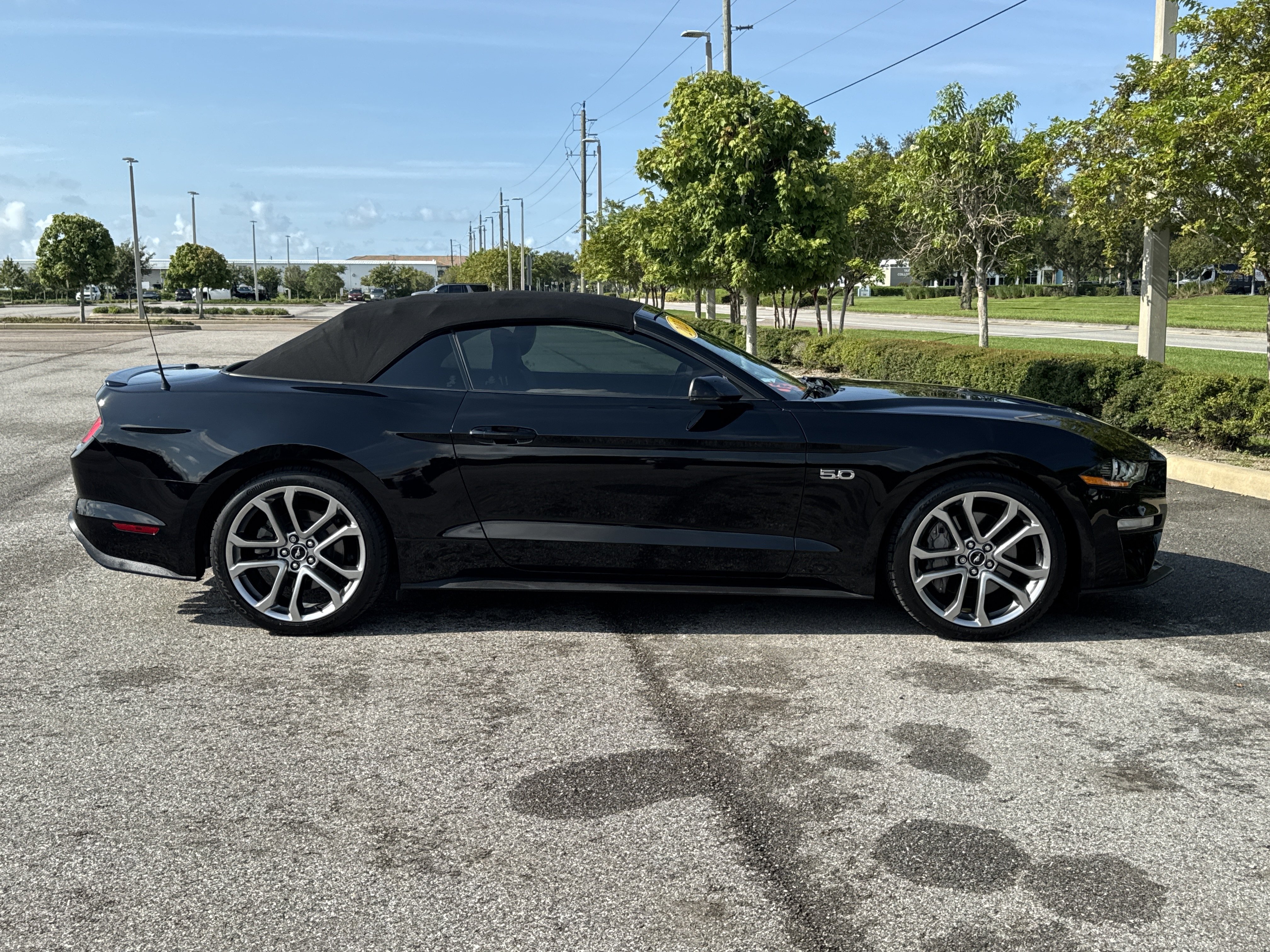 Used 2020 Ford Mustang GT Premium w/ Equipment Group 401A RWD image 3