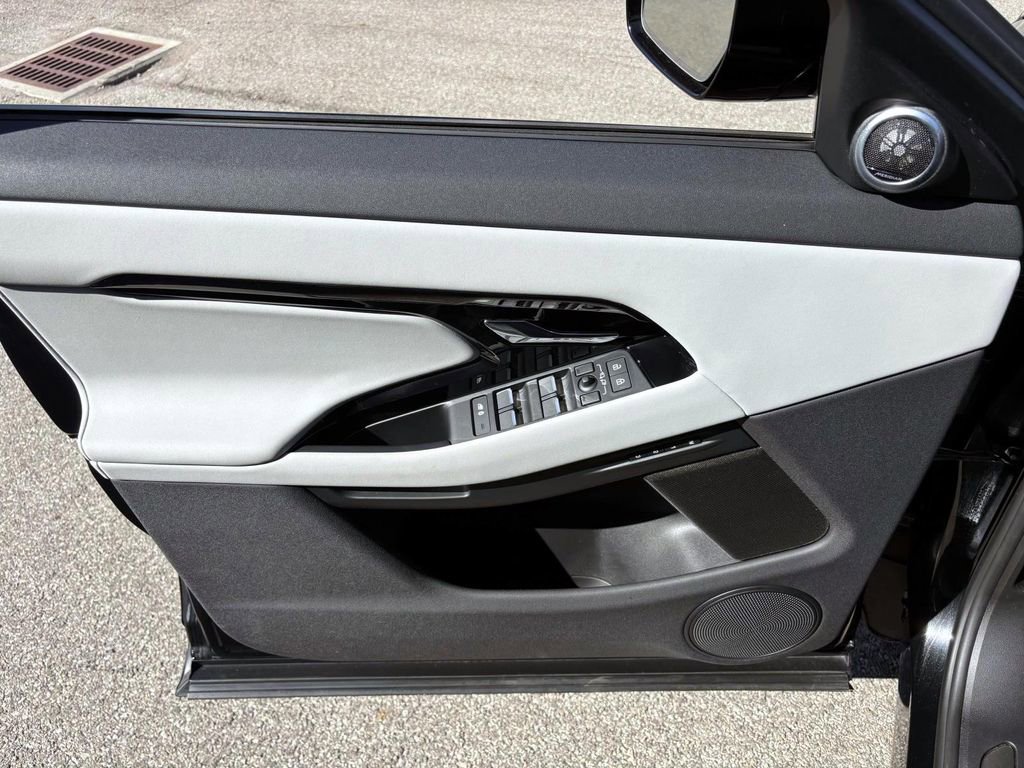 Certified 2025 Land Rover Range Rover Evoque Dynamic SE image 11