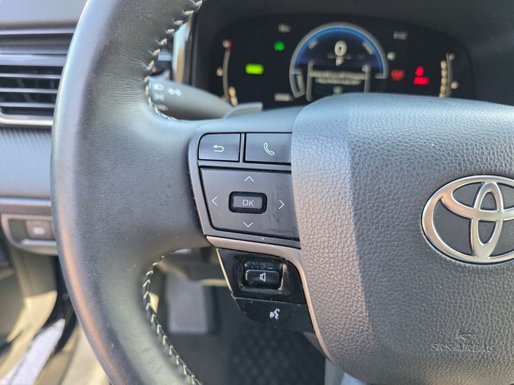 Used 2025 Toyota Camry SE w/ Convenience Package FWD image 29