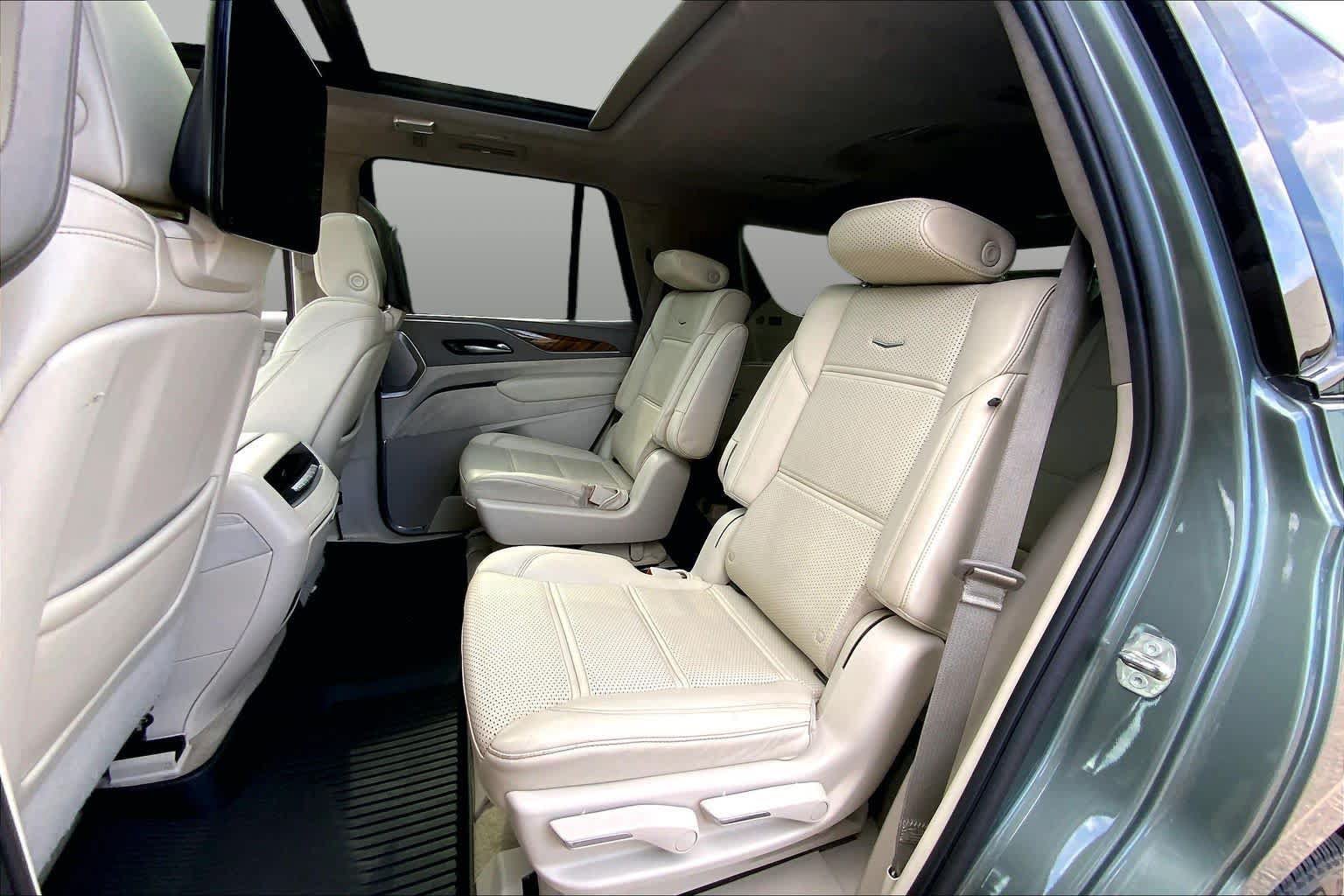 Used 2023 Cadillac Escalade Sport Platinum w/ LPO, ONYX Package AWD/4WD image 20
