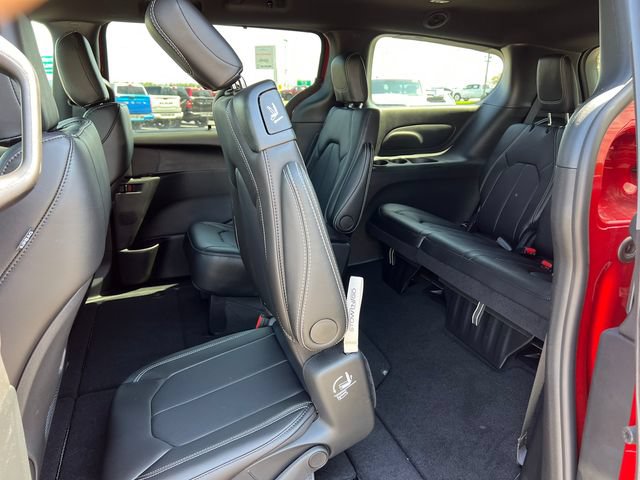 New 2026 Chrysler Pacifica Select FWD image 35