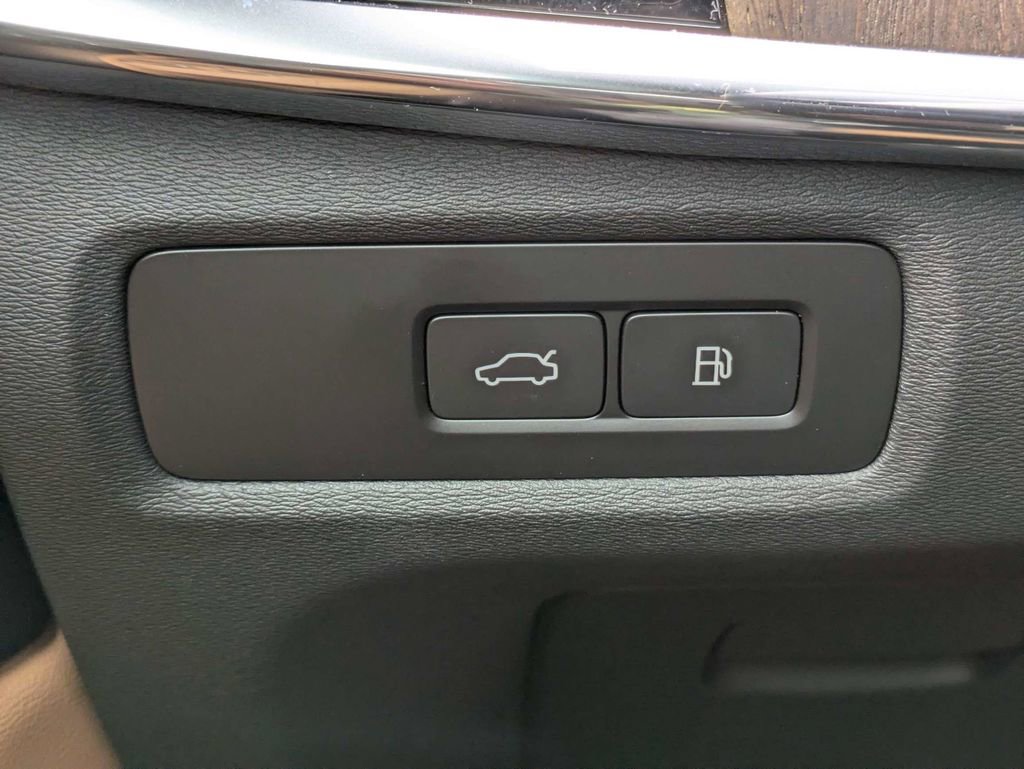 Certified 2024 Volvo S90 T8 Ultimate image 32