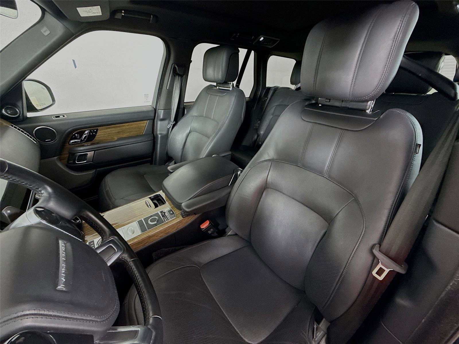 Used 2019 Land Rover Range Rover HSE image 2