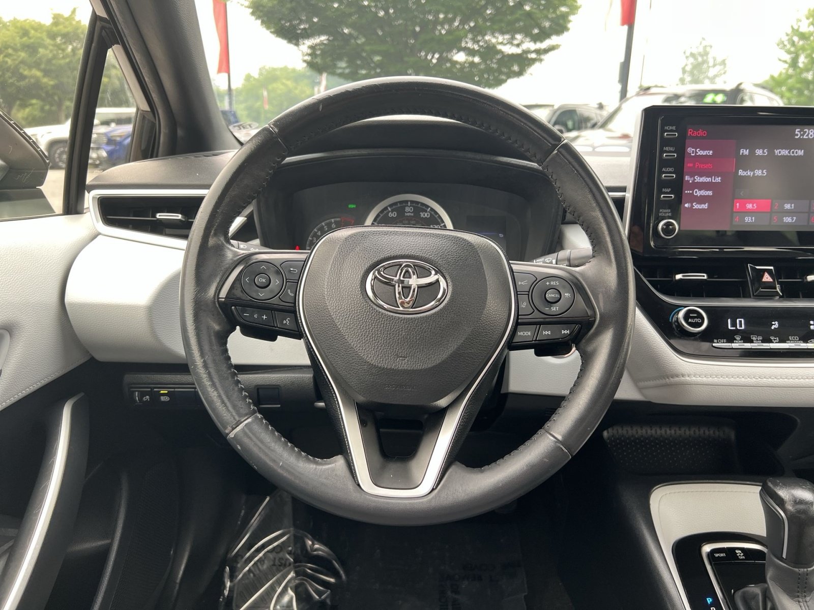 Used 2020 Toyota Corolla SE w/ SE Premium Package FWD image 15