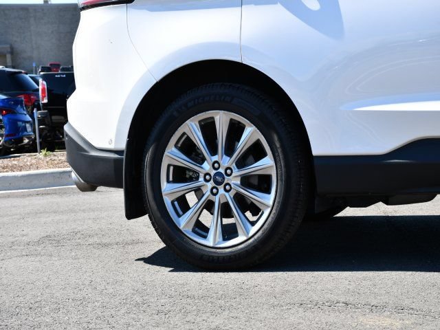 Used 2018 Ford Edge Titanium w/ Equipment Group 302A AWD/4WD image 10