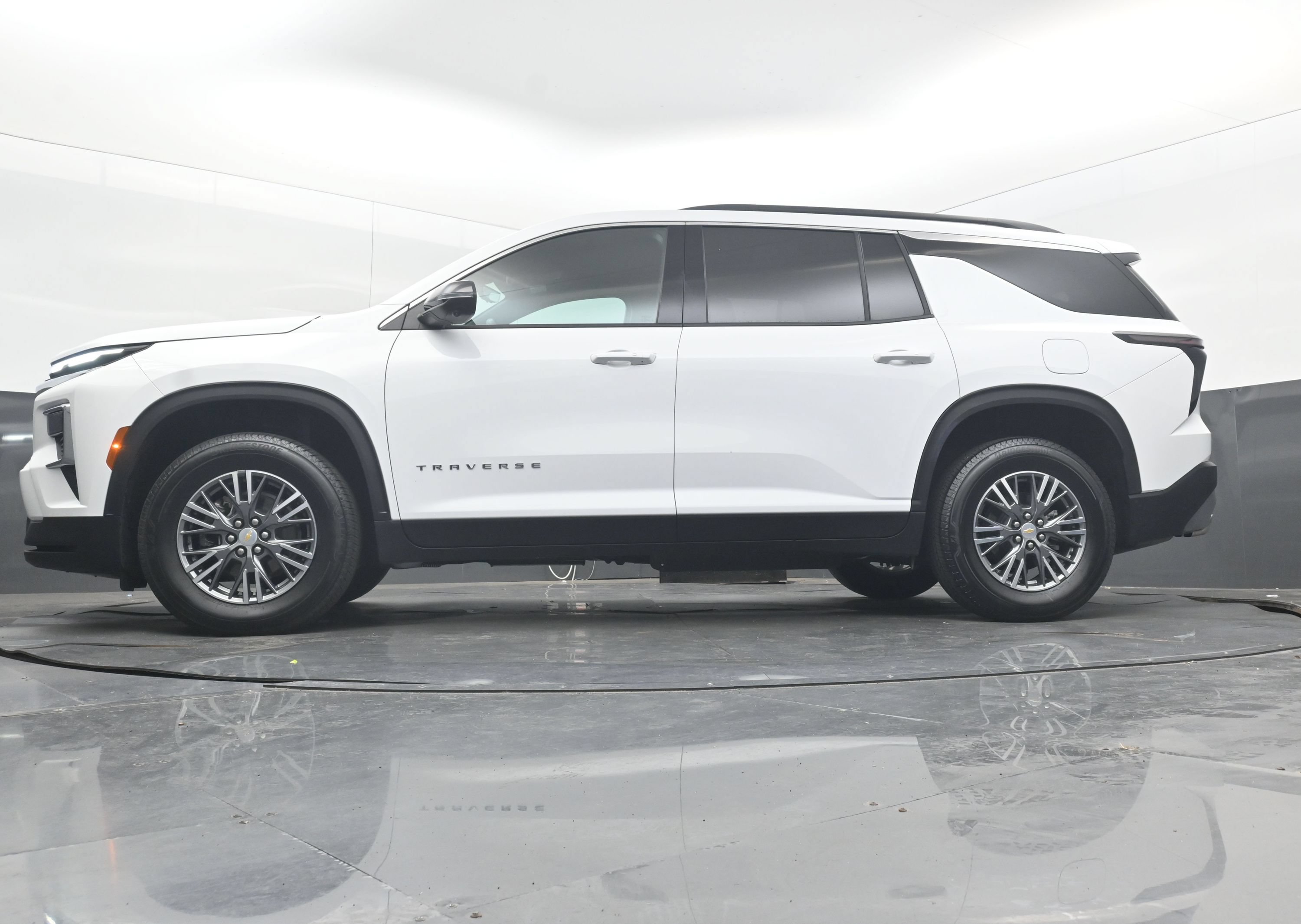 Used 2026 Chevrolet Traverse LT w/ Driver Confidence Package FWD image 26