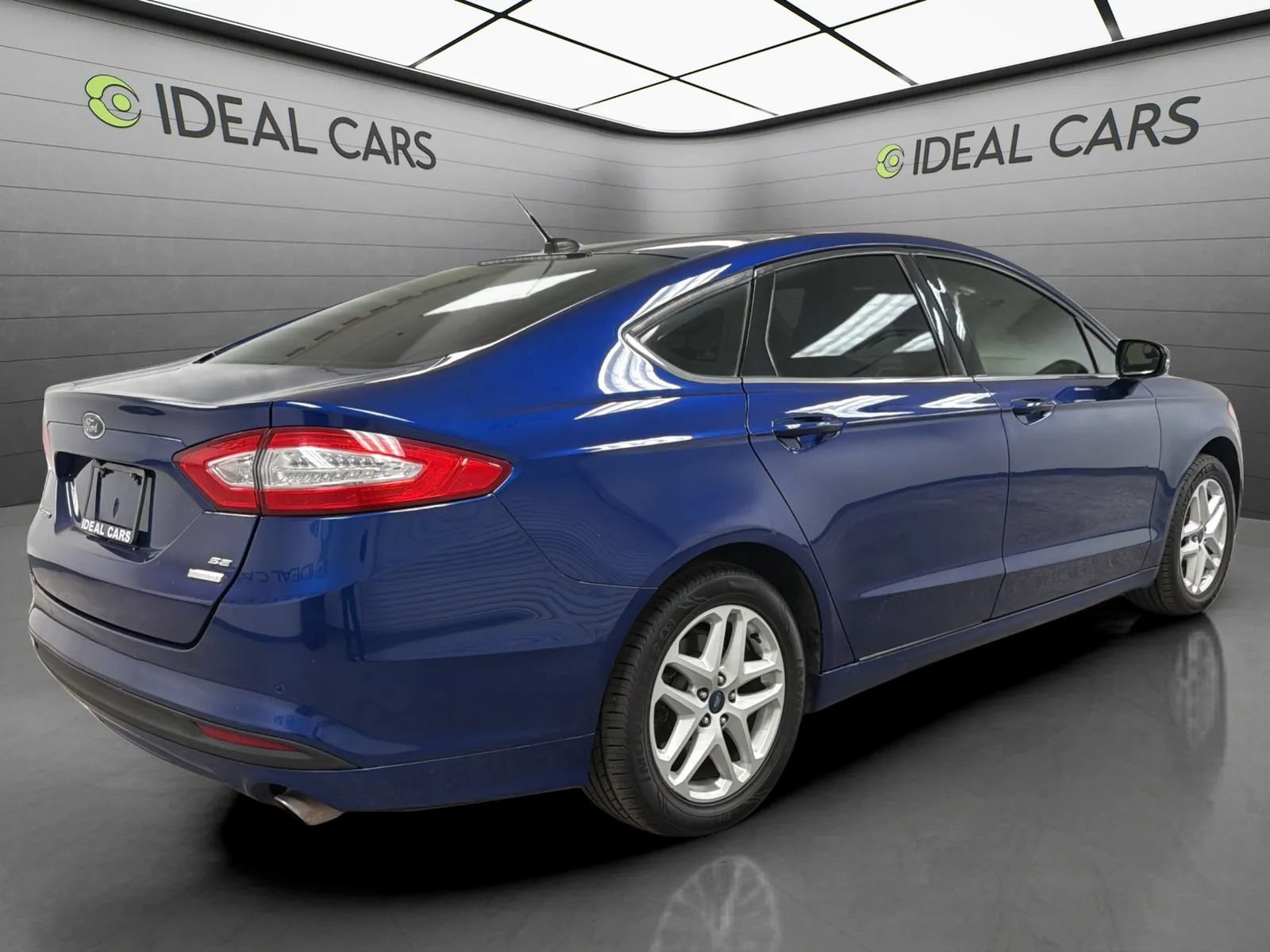 Used 2016 Ford Fusion SE FWD image 5