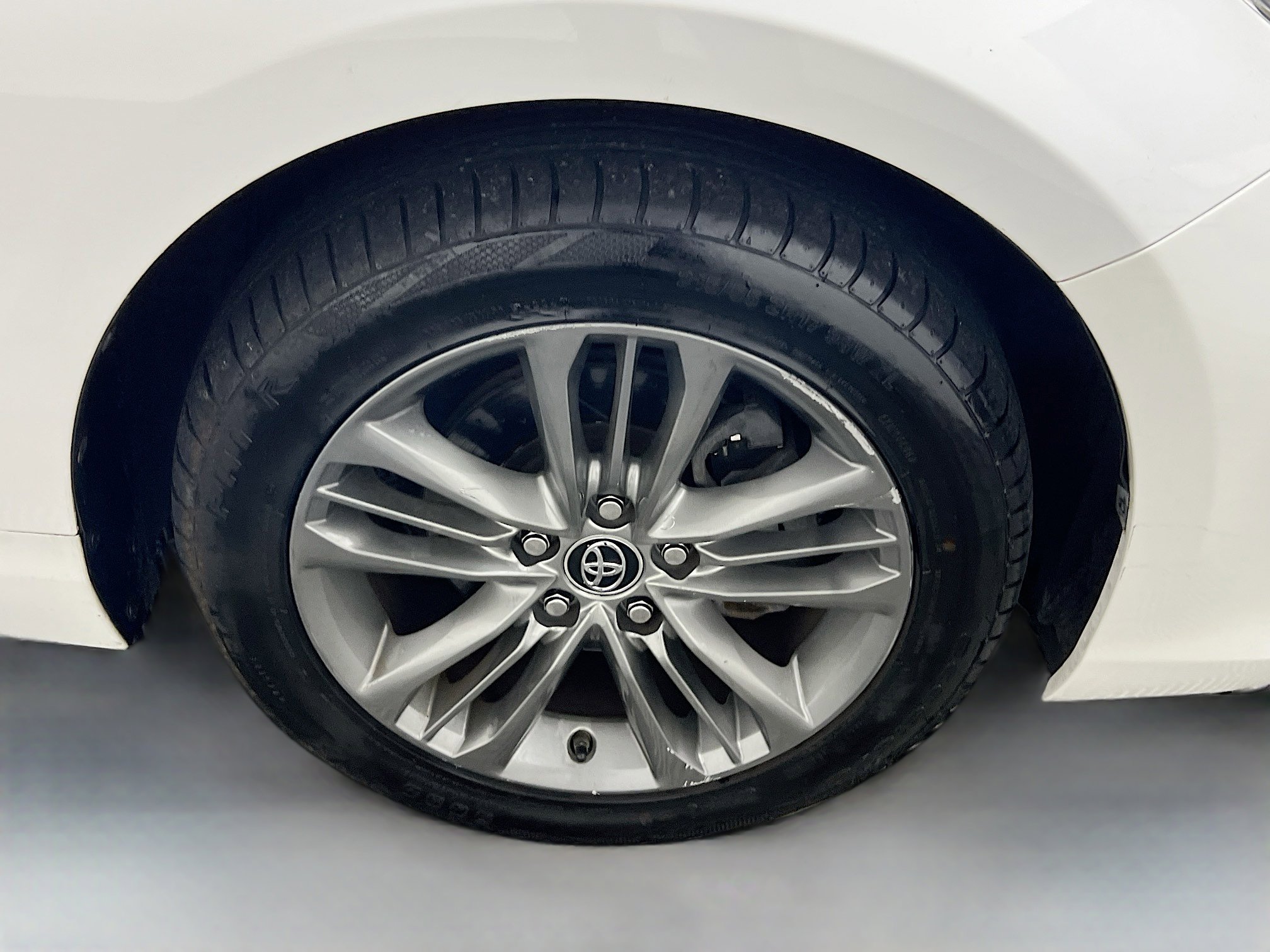 Used 2016 Toyota Camry SE image 11