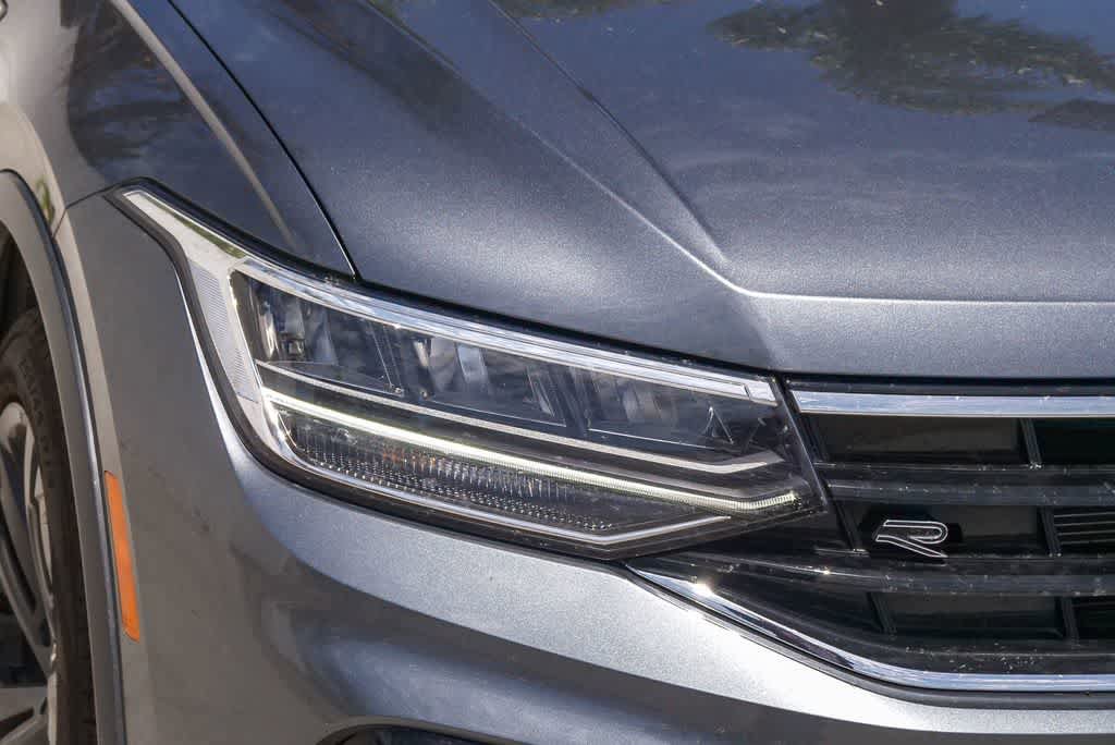 Used 2024 Volkswagen Tiguan SE R-Line FWD image 4