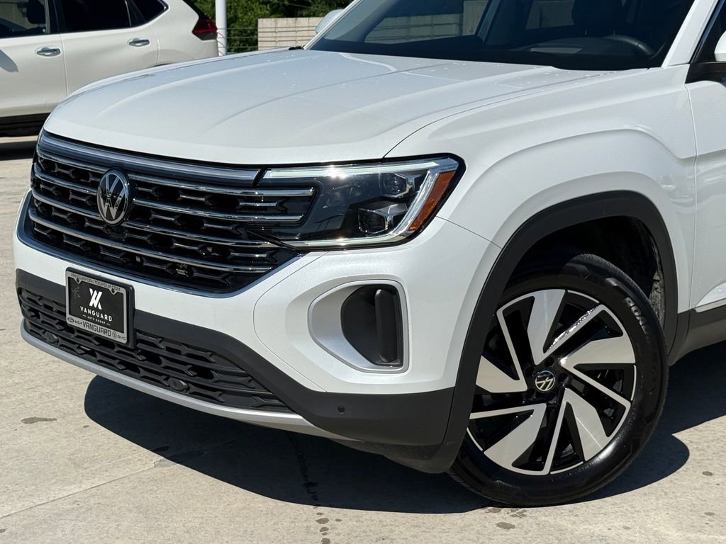 Used 2024 Volkswagen Atlas SEL AWD/4WD image 2