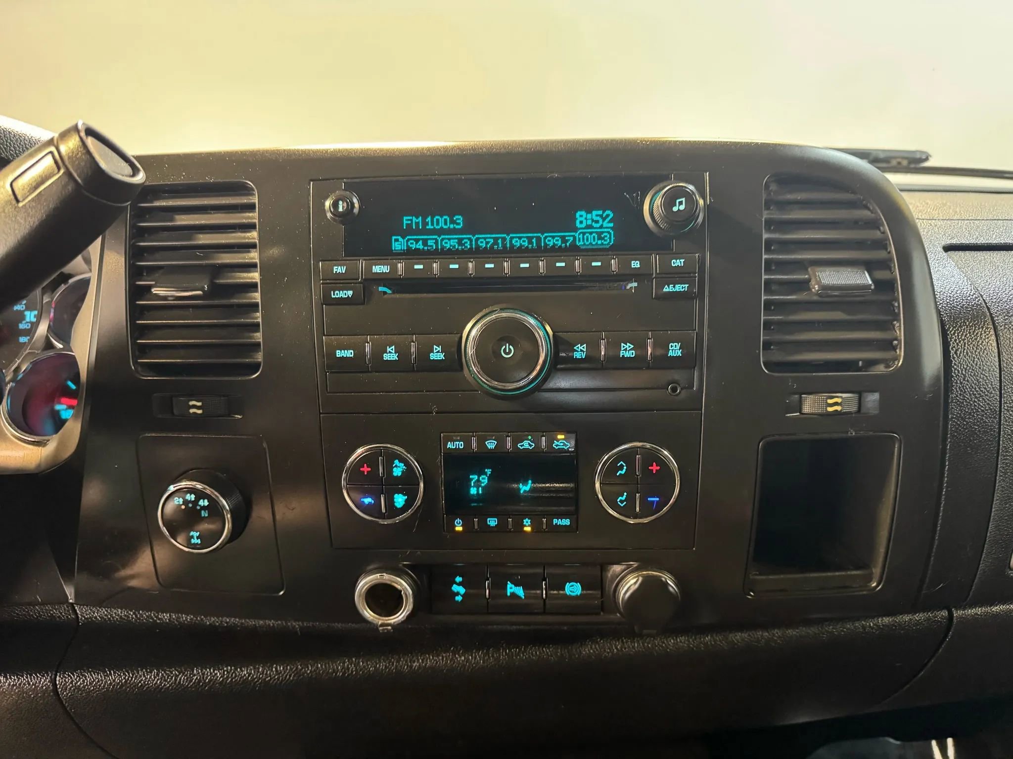 Used 2011 GMC Sierra 3500 SLE w/ SLE Preferred Package image 16