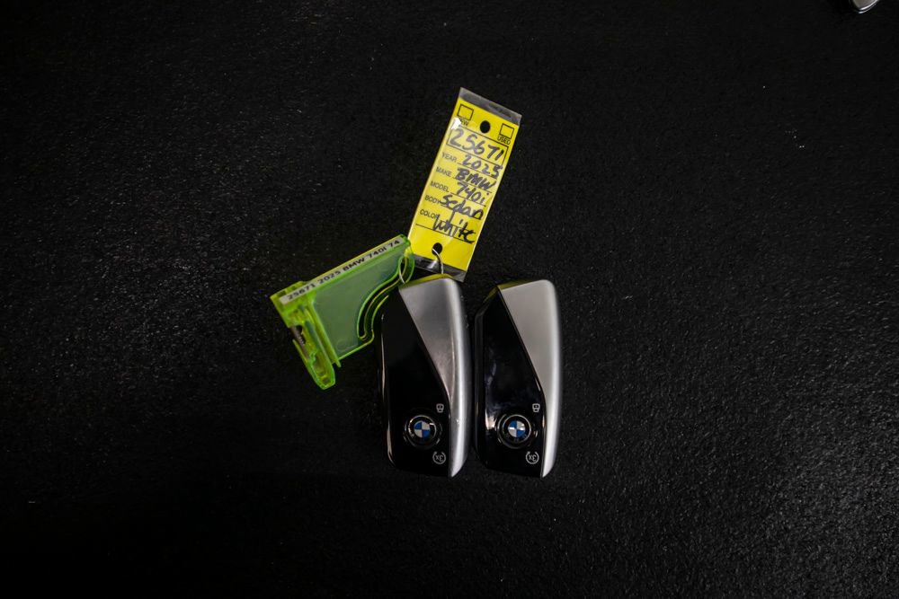 Used 2025 BMW 740i w/ Premium Package RWD image 47