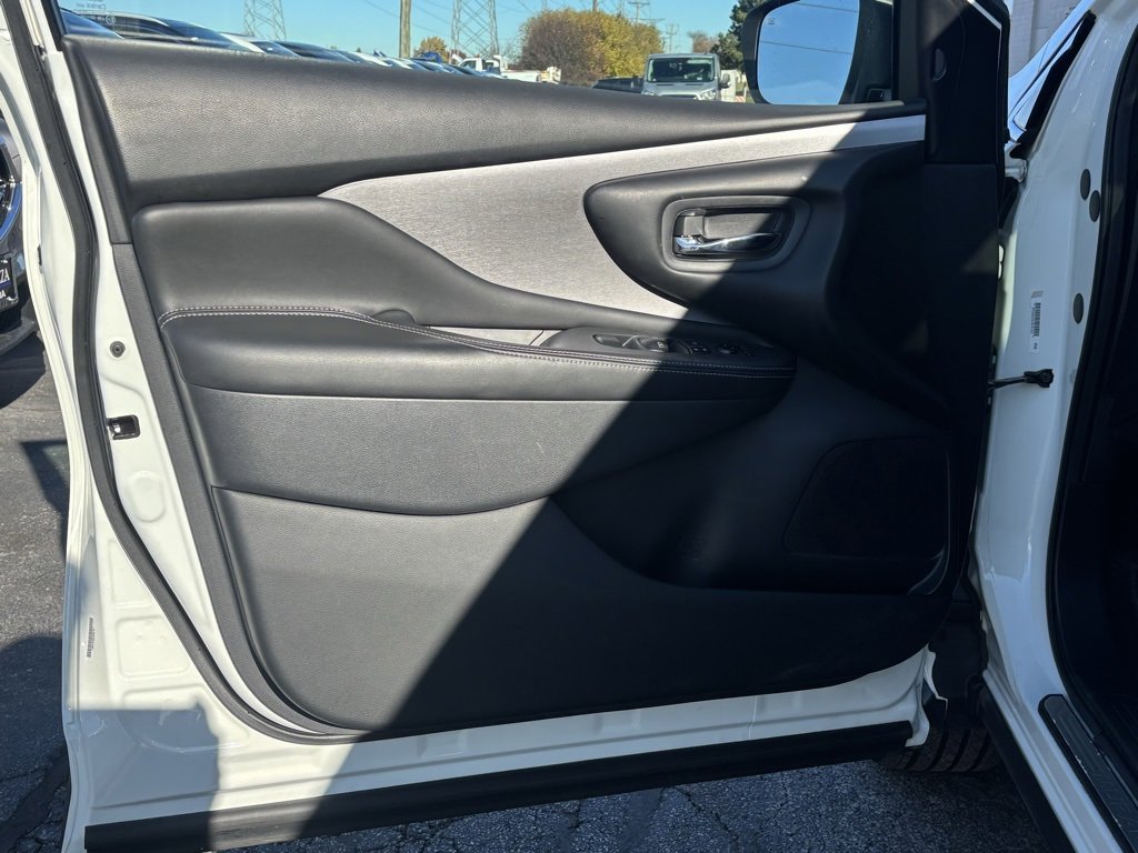 Used 2020 Nissan Murano SV w/ Premium Package image 18