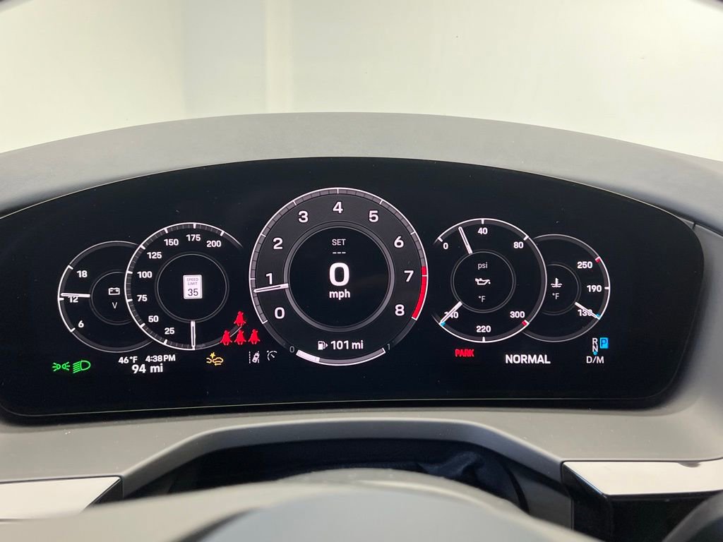 Used 2026 Porsche Panamera RWD image 10