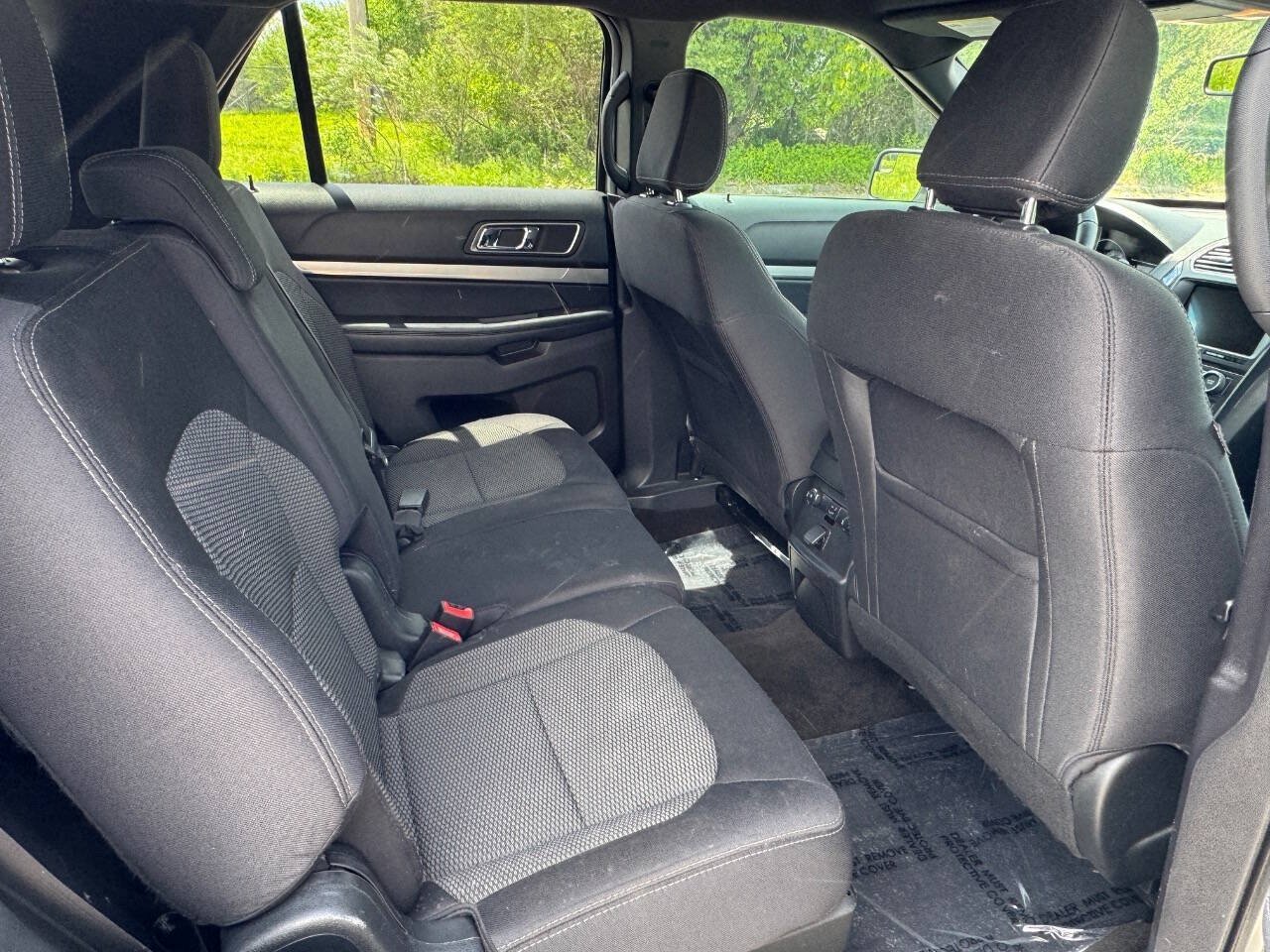 Used 2018 Ford Explorer XLT w/ Equipment Group 201A FWD image 13