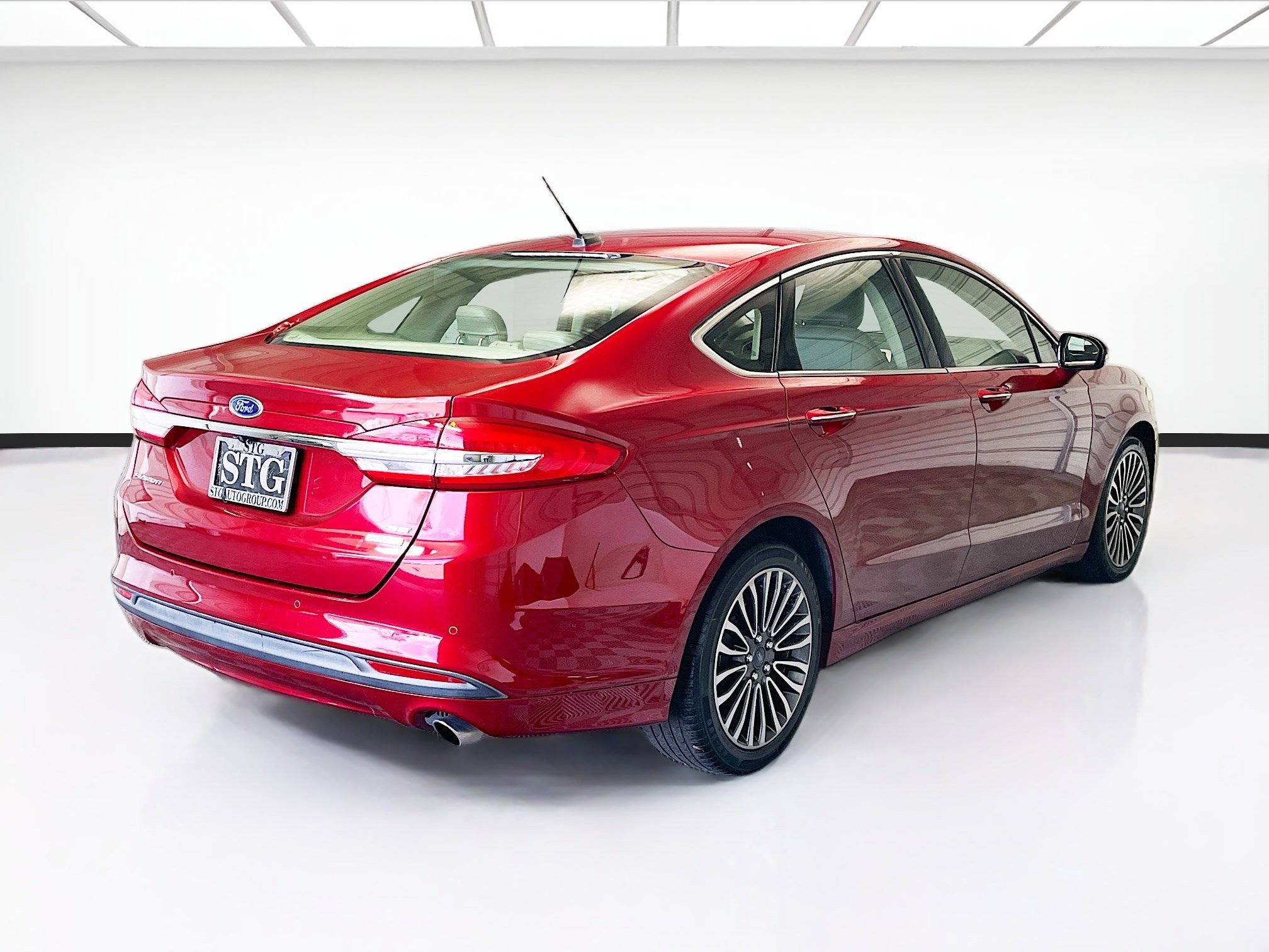Used 2017 Ford Fusion SE w/ Fusion SE Technology Package image 4