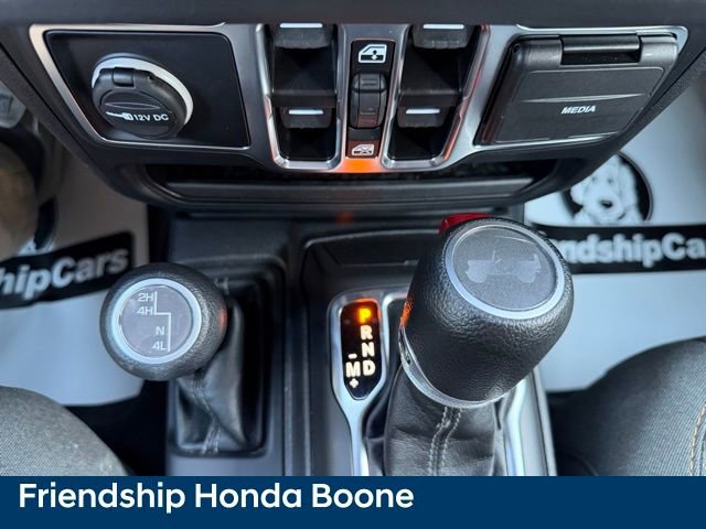 Used 2024 Jeep Wrangler Sahara image 27