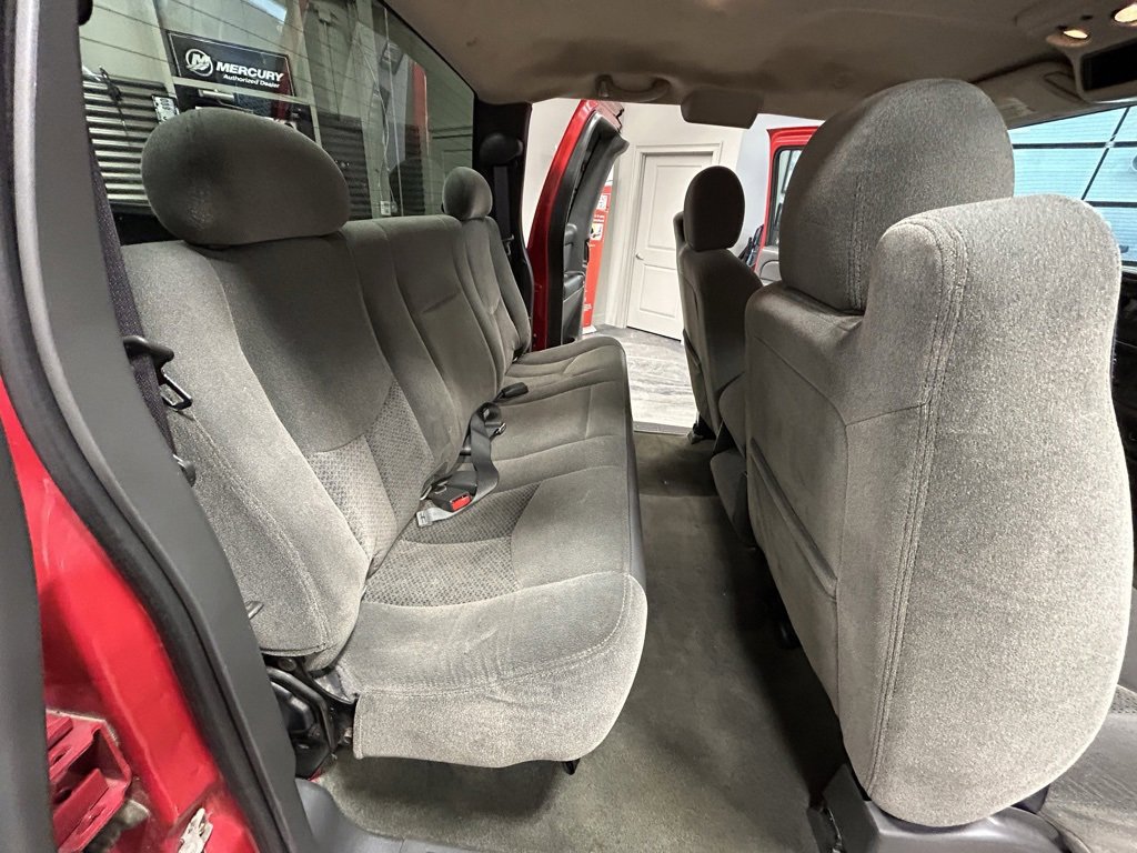 Used 2005 Chevrolet Silverado 2500 LS image 41