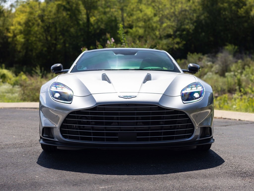 Used 2025 Aston Martin Vanquish image 12