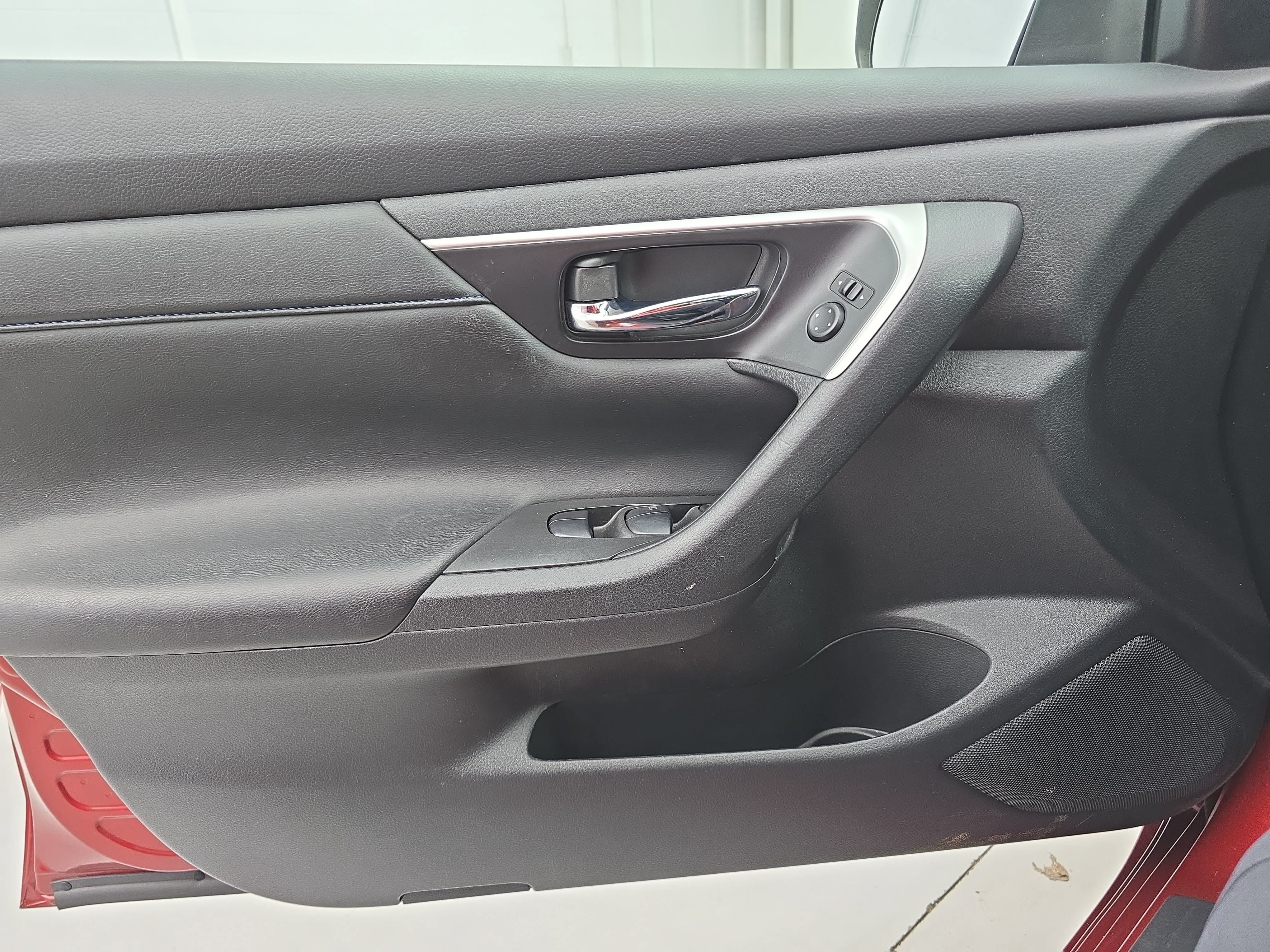 Used 2016 Nissan Altima 2.5 SR w/ Interior Lighting Package FWD image 25