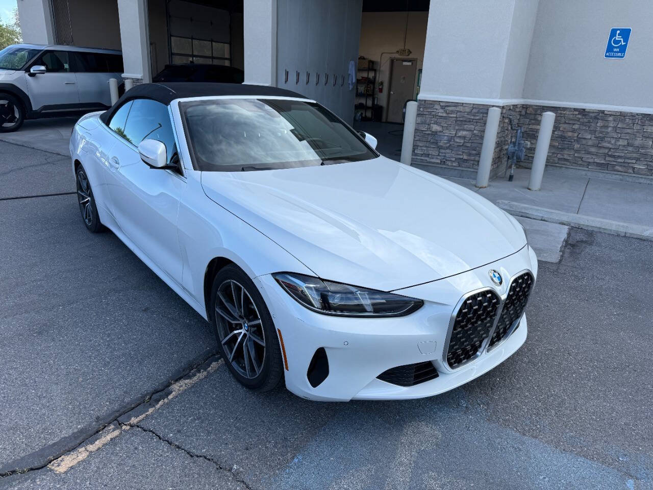 Used 2025 BMW 430i Convertible w/ Premium Package RWD image 38