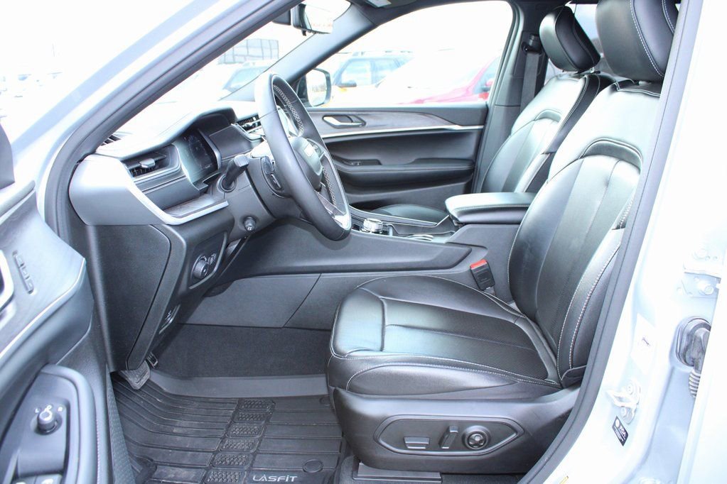 Used 2024 Jeep Grand Cherokee L Limited w/ Luxury Tech Group II image 34