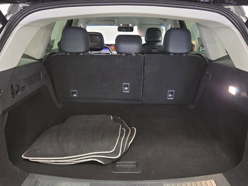 Used 2024 Lincoln Nautilus Premier image 9