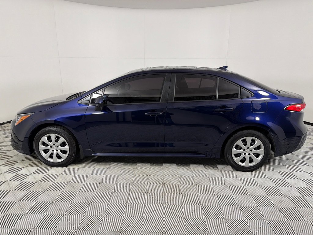 Used 2021 Toyota Corolla LE image 8