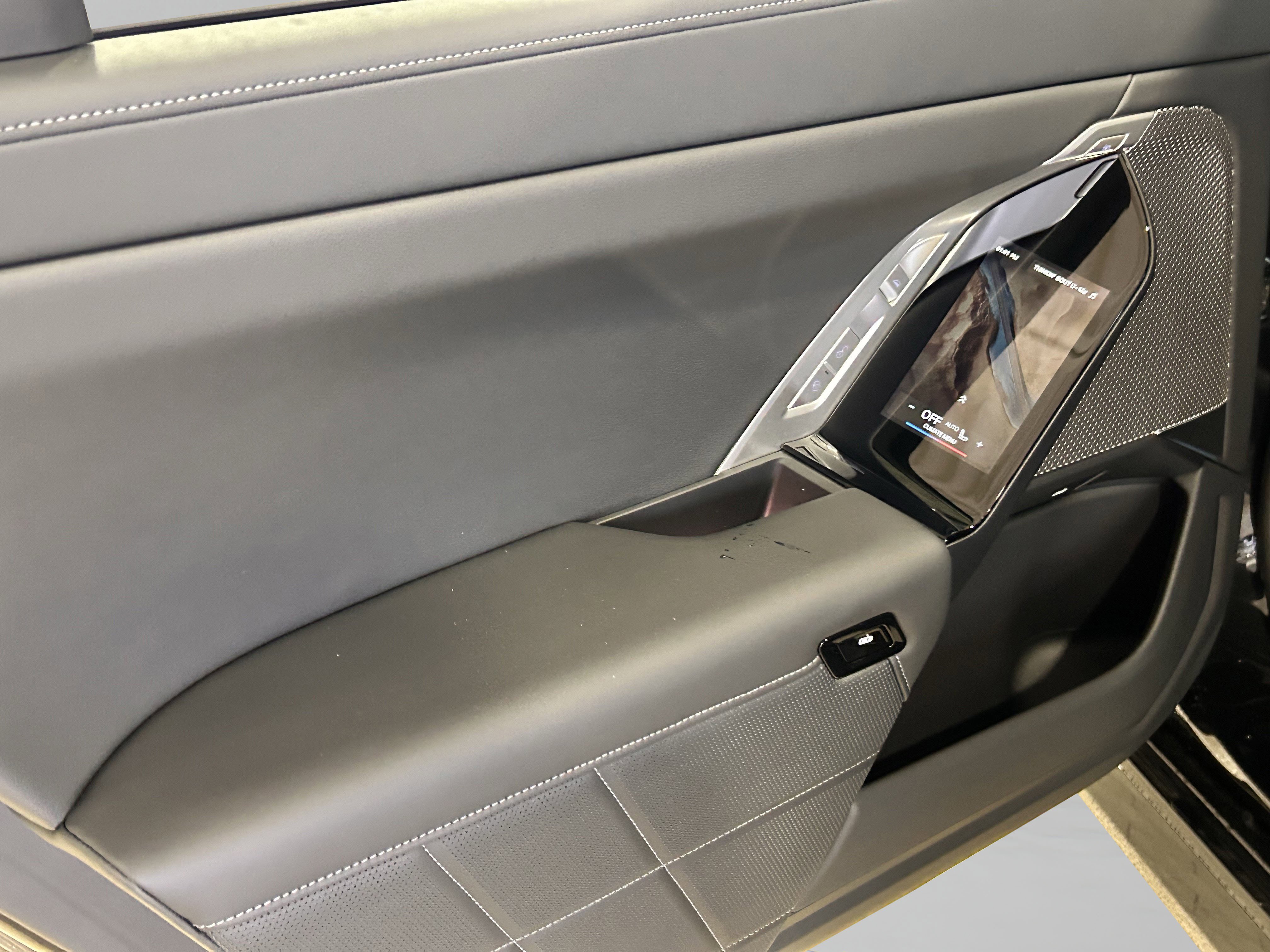 Used 2026 BMW 750e xDrive w/ Executive Package image 22