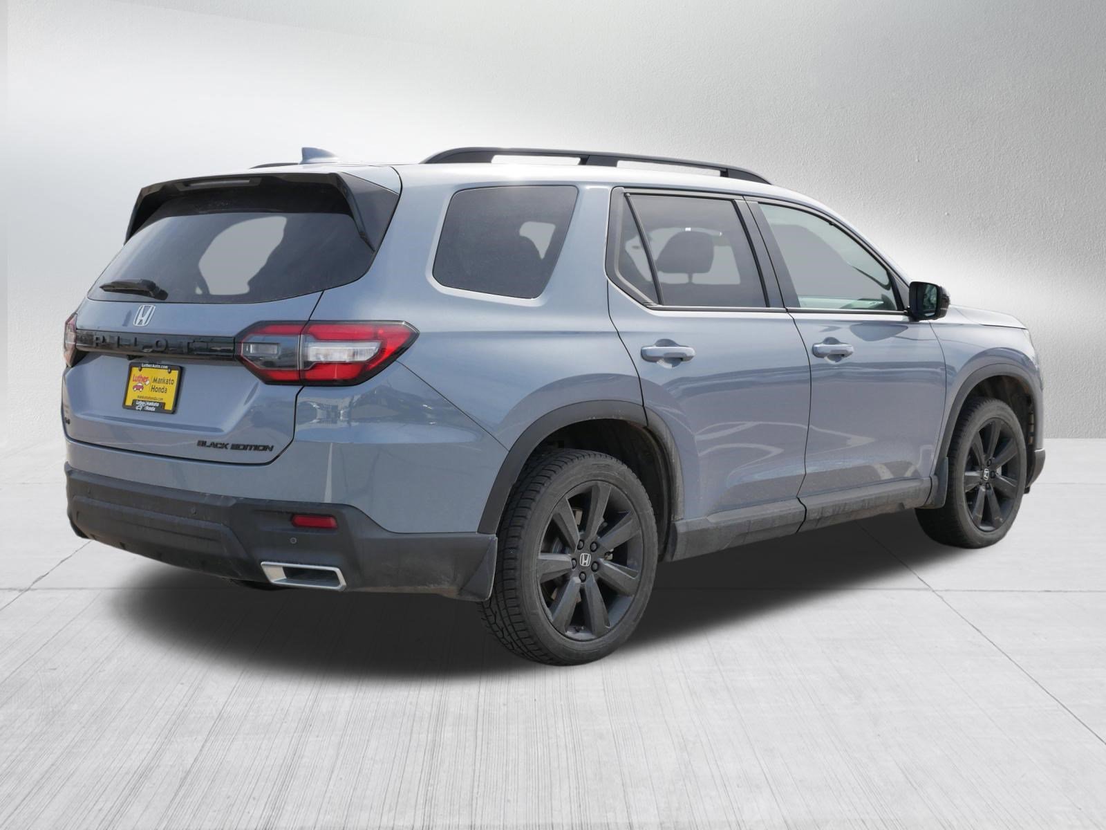 Certified 2025 Honda Pilot Black Edition image 7