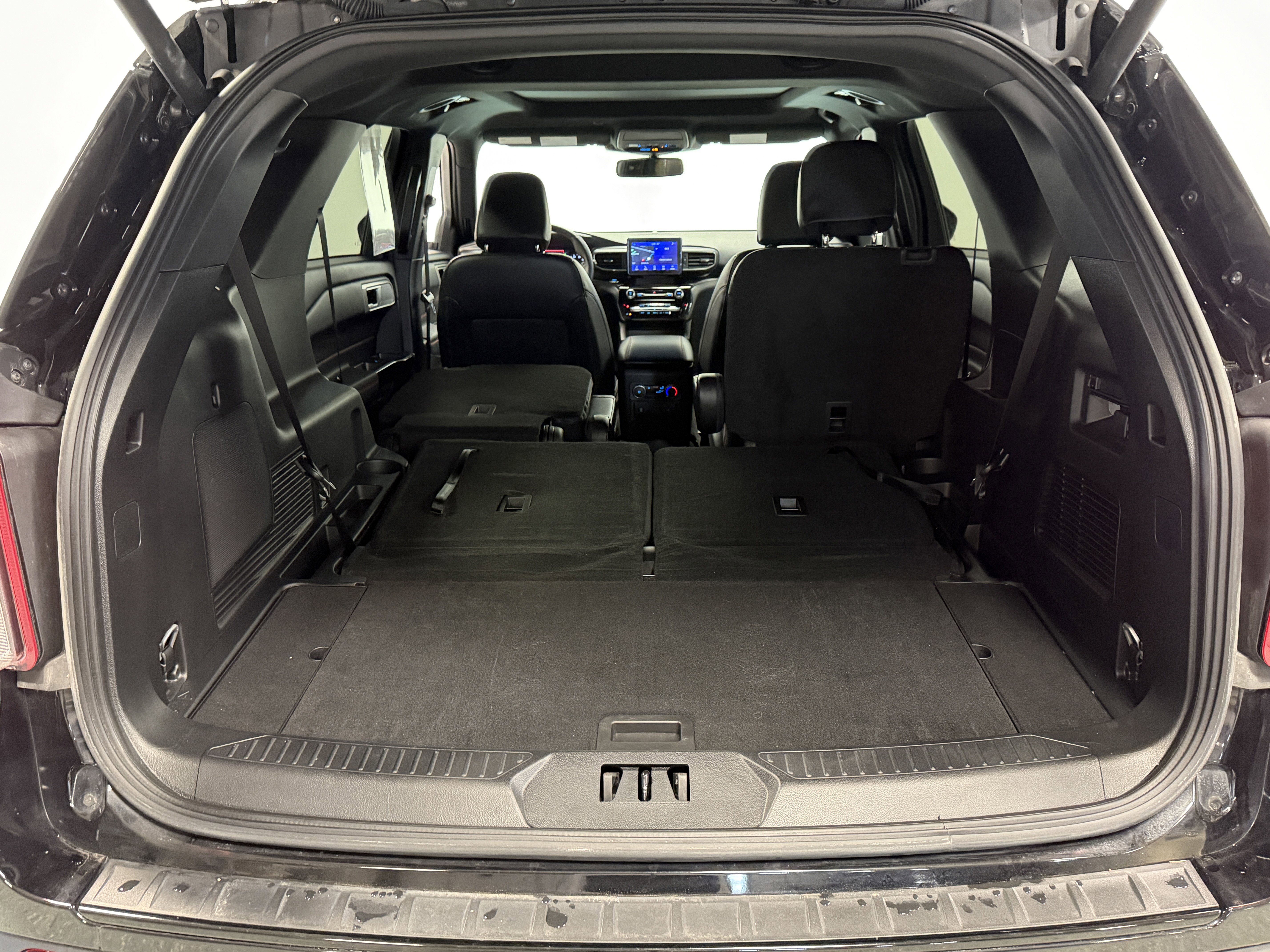 Used 2024 Ford Explorer ST-Line w/ Class IV Trailer Tow Package image 27