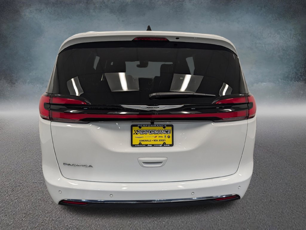 Used 2026 Chrysler Pacifica Select FWD image 5