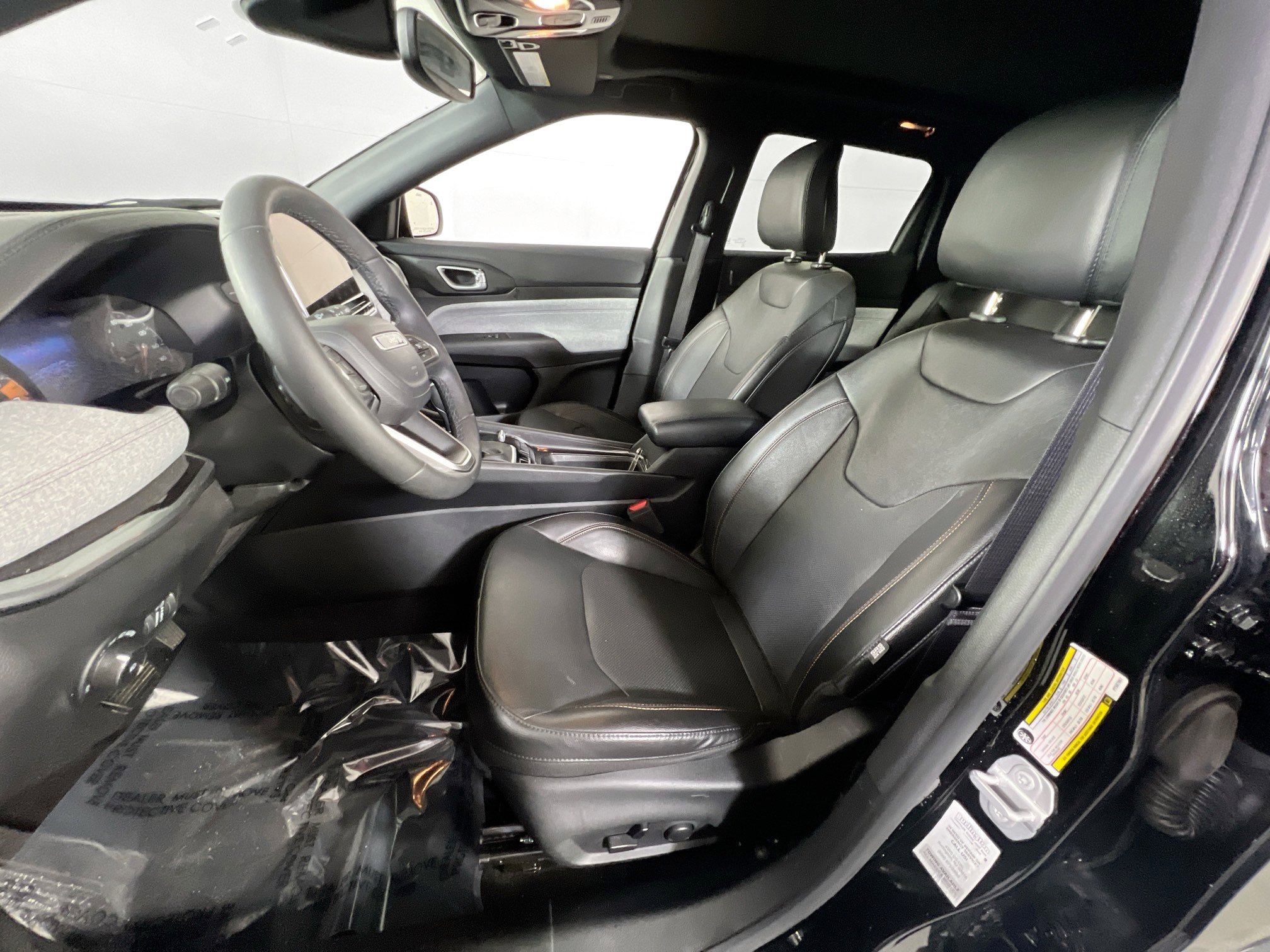 Used 2023 Jeep Compass Latitude w/ Sun and Sound Group AWD/4WD image 21