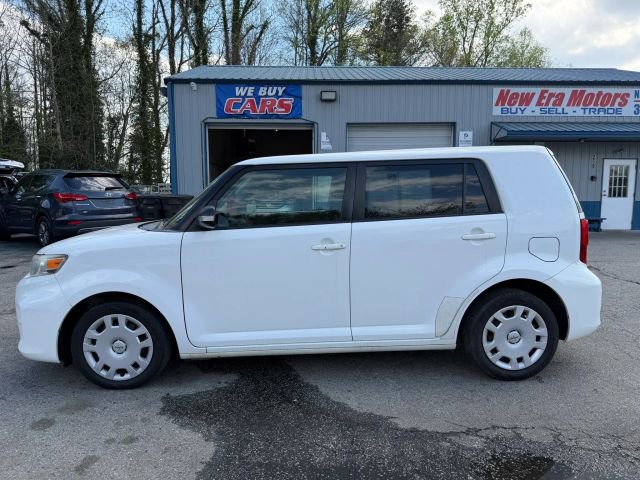 Used 2015 Scion xB image 2