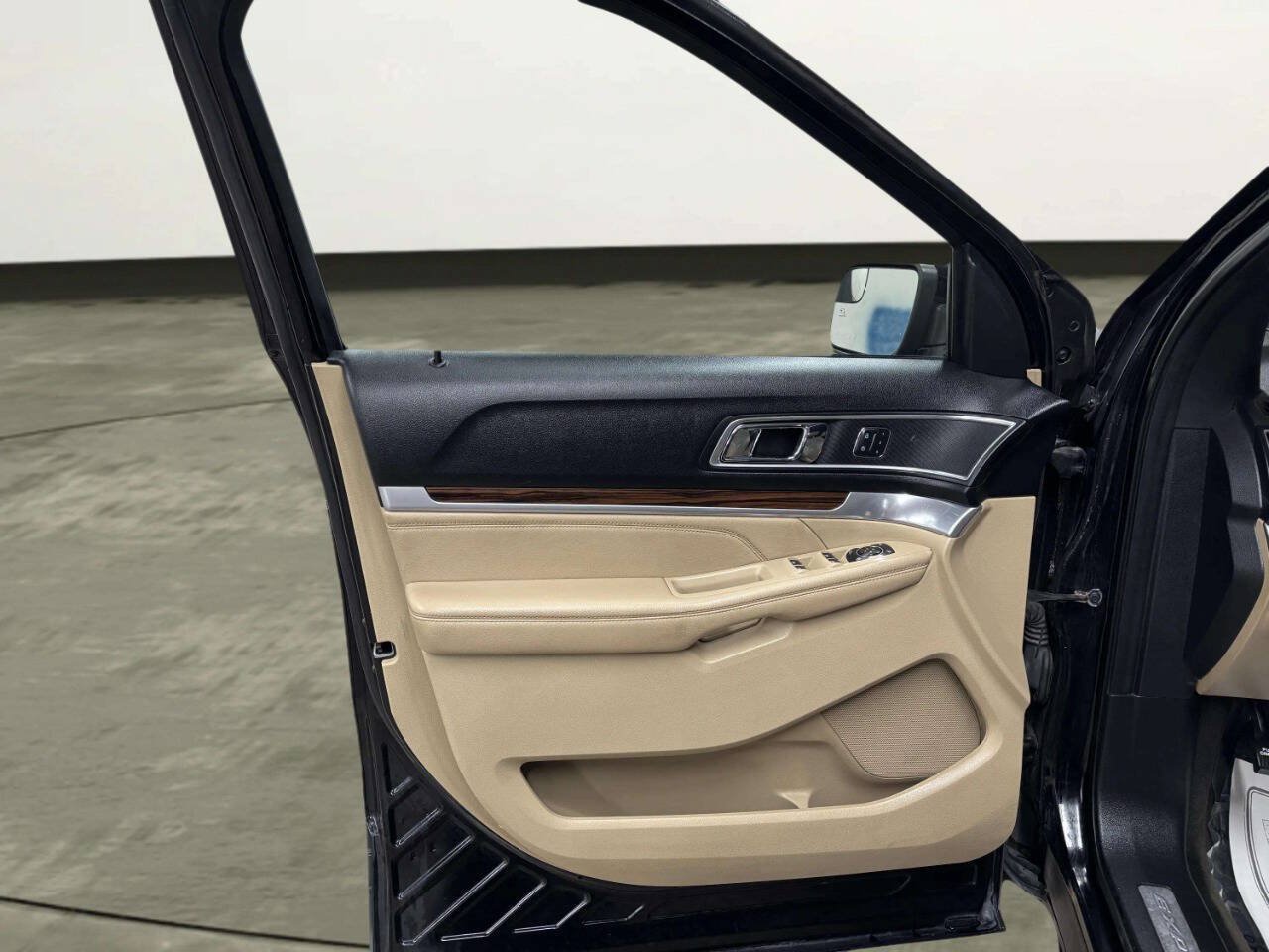 Used 2016 Ford Explorer Limited FWD image 15