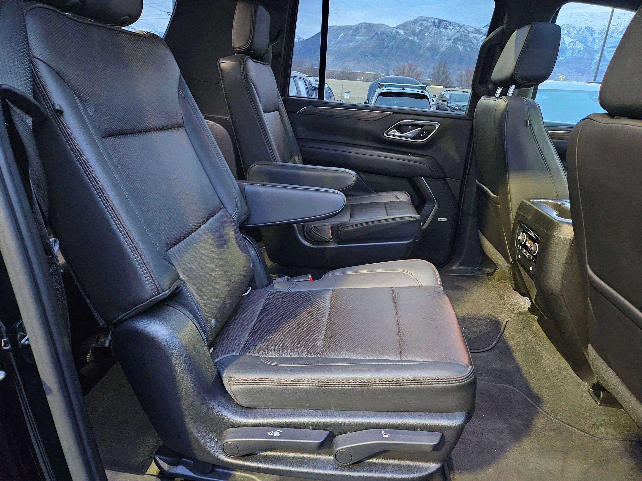 Used 2021 Chevrolet Suburban High Country w/ Premium Package image 33