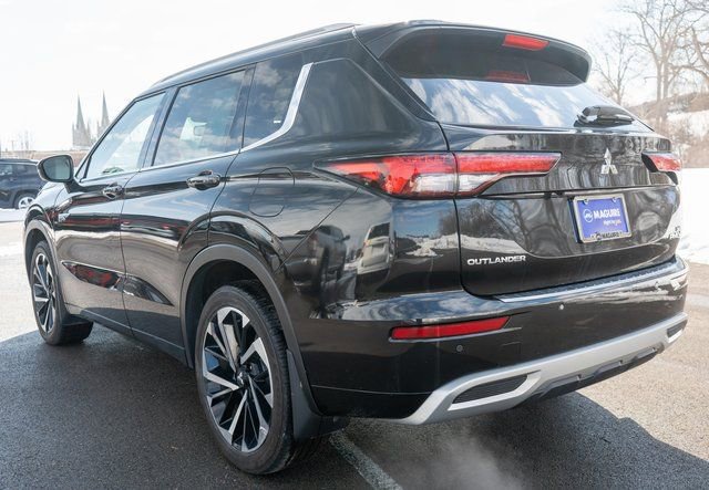 Used 2023 Mitsubishi Outlander 4WD Plug-In Hybrid image 8
