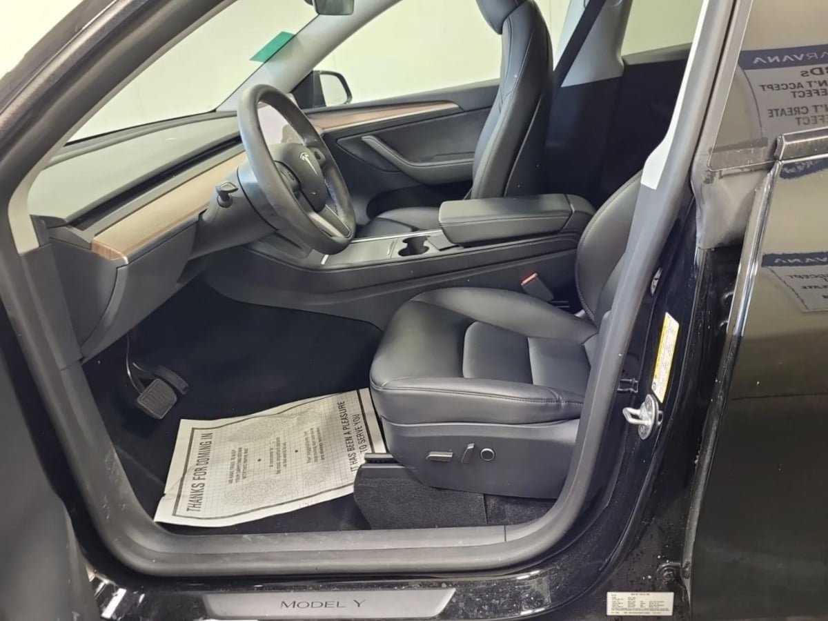 Used 2025 Tesla Model Y Long Range RWD image 6