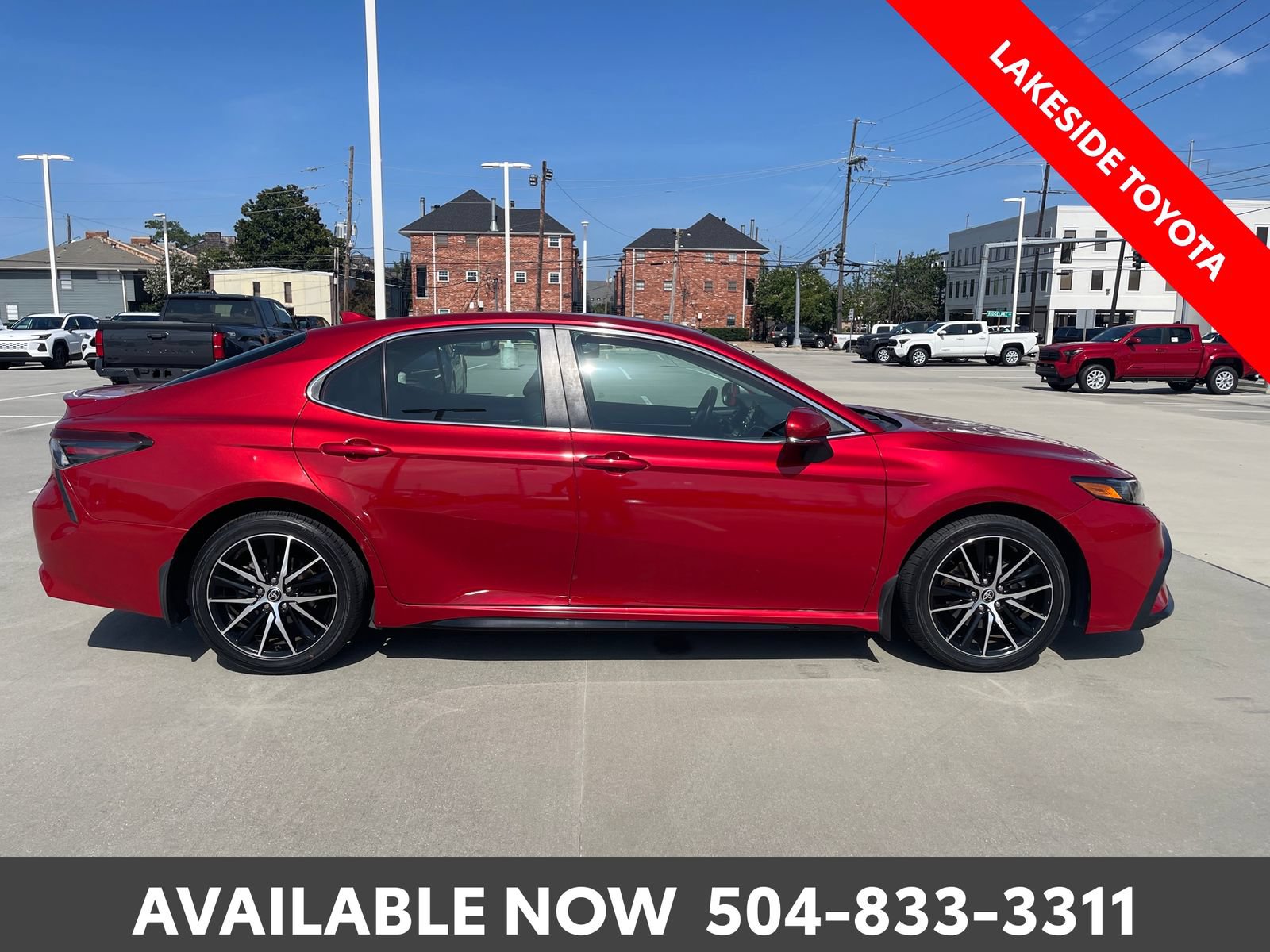Used 2022 Toyota Camry SE FWD image 6
